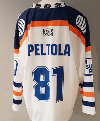 Fanipaita valk. painatuksella