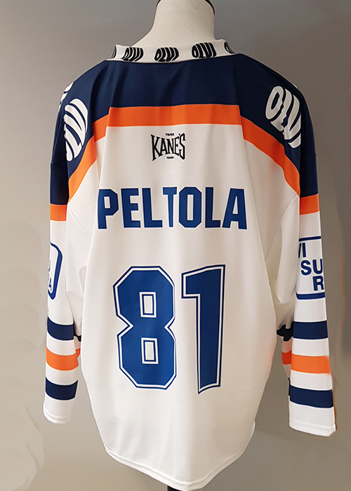 Fanipaita valk. painatuksella